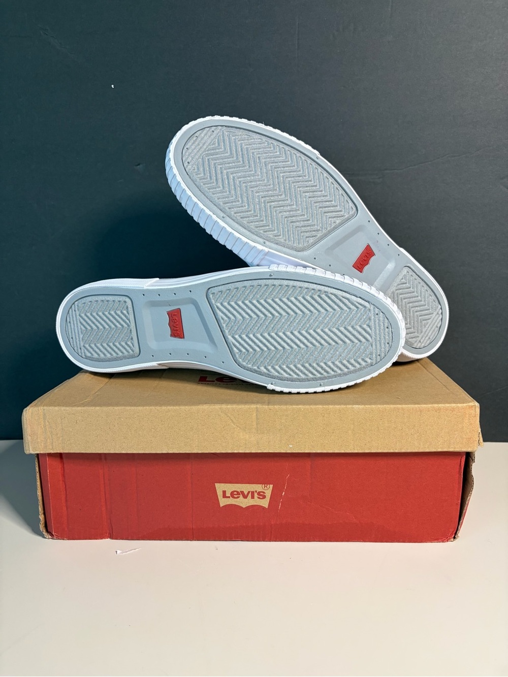 Levi's White Canvas Low-Top Sneakers - Picture 3 of 4